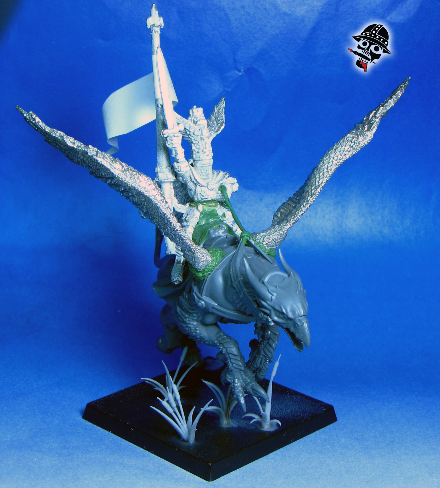 Bretonnian Lord on Magpie Hippogriff - King Louen Leoncoeur from Games Workshop painted by Neldoreth - An Hour of Wolves & Shattered Shields